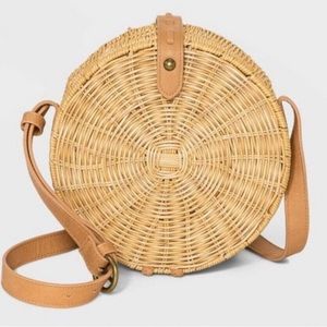Universal Thread adjustable strap rattan purse